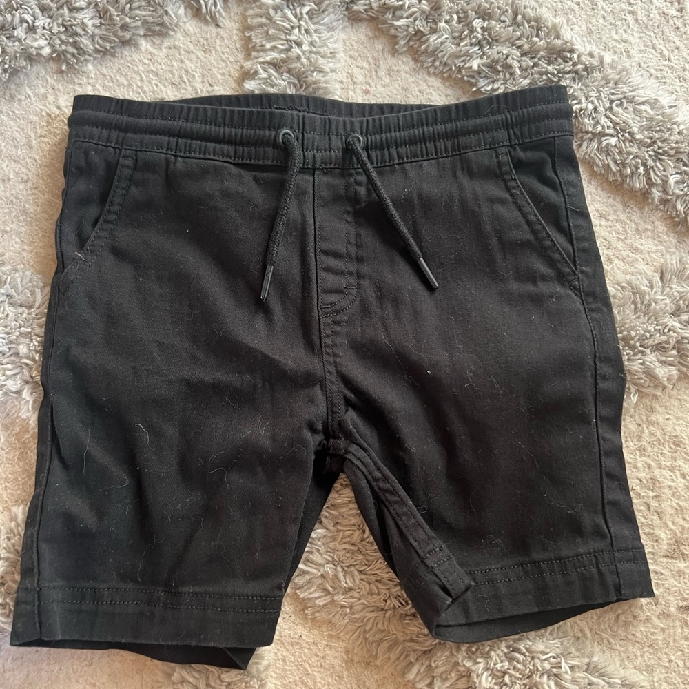 Superism boys black shorts size 12 but a small 12. Fit more like a 10.